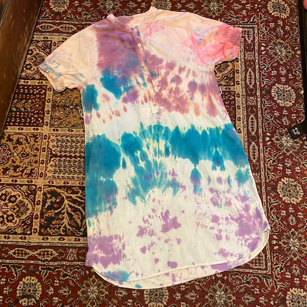 Size xs GAP hand dyed tunic shirt with vintage leather belt